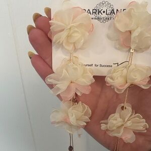 Poppy Earrings
